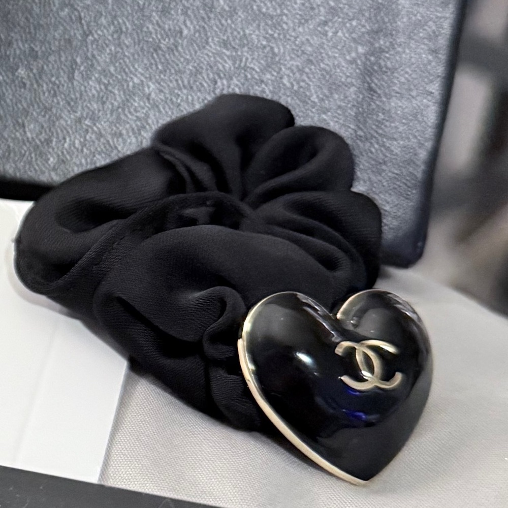 Two CHANEL Black Heart Hair Ties With Box - Picture 4 of 4